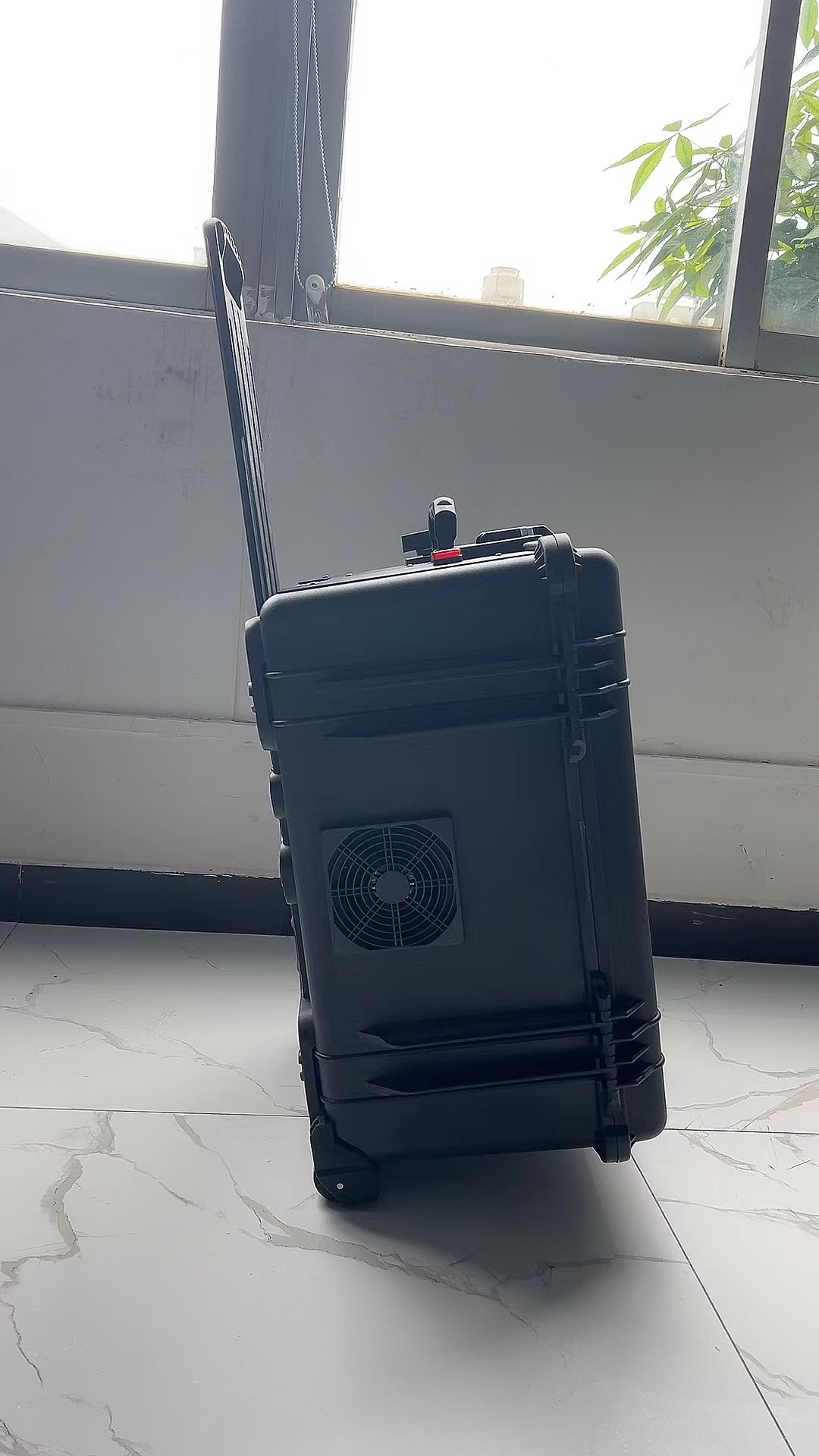 杨市办事处手拉箱型移动通信干扰器